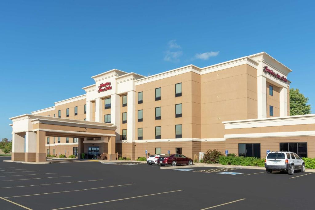 Hampton Inn Marshalltown hotel exterior